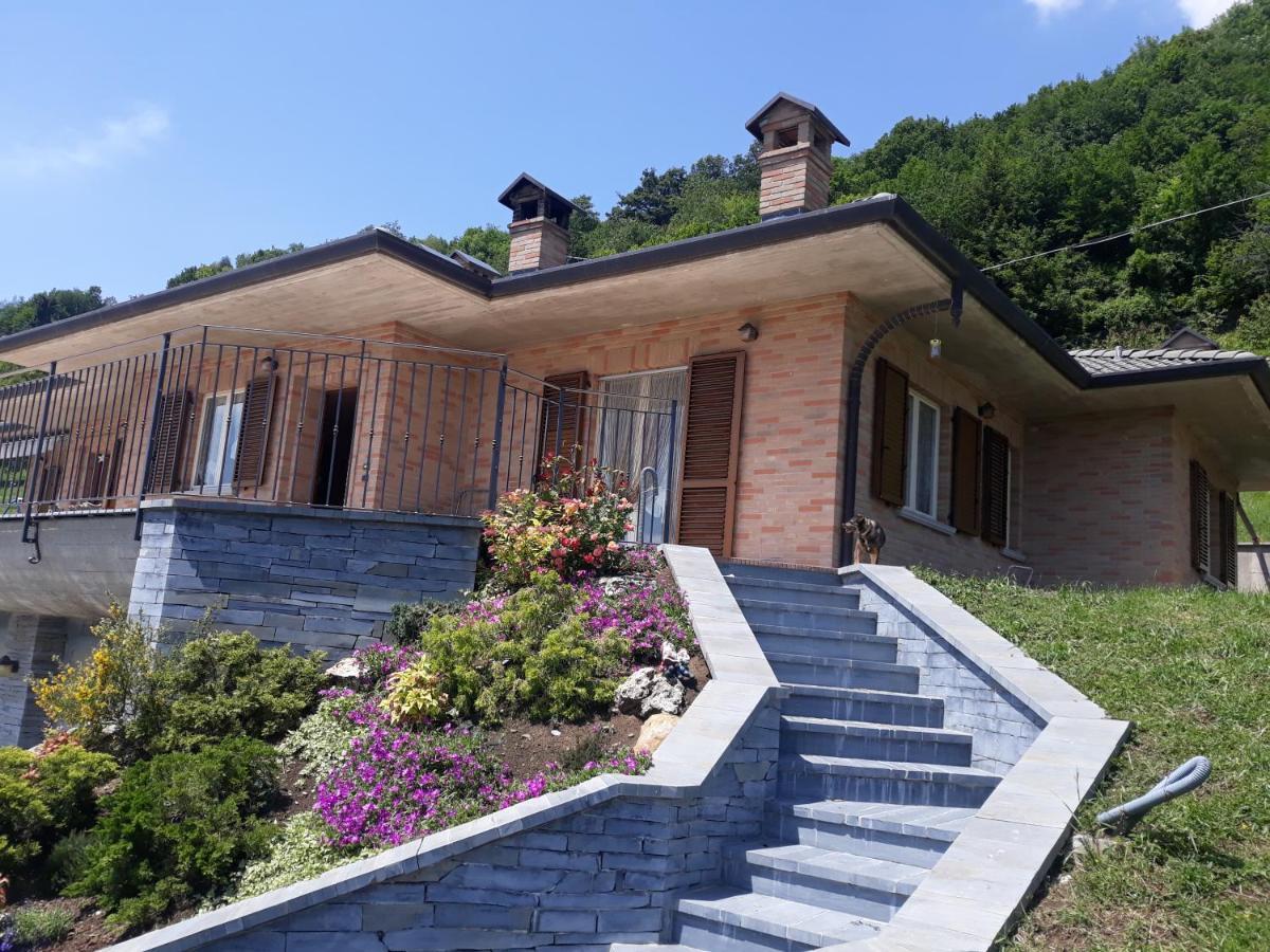Casa "La Forcella" Villa Brembilla Exteriör bild